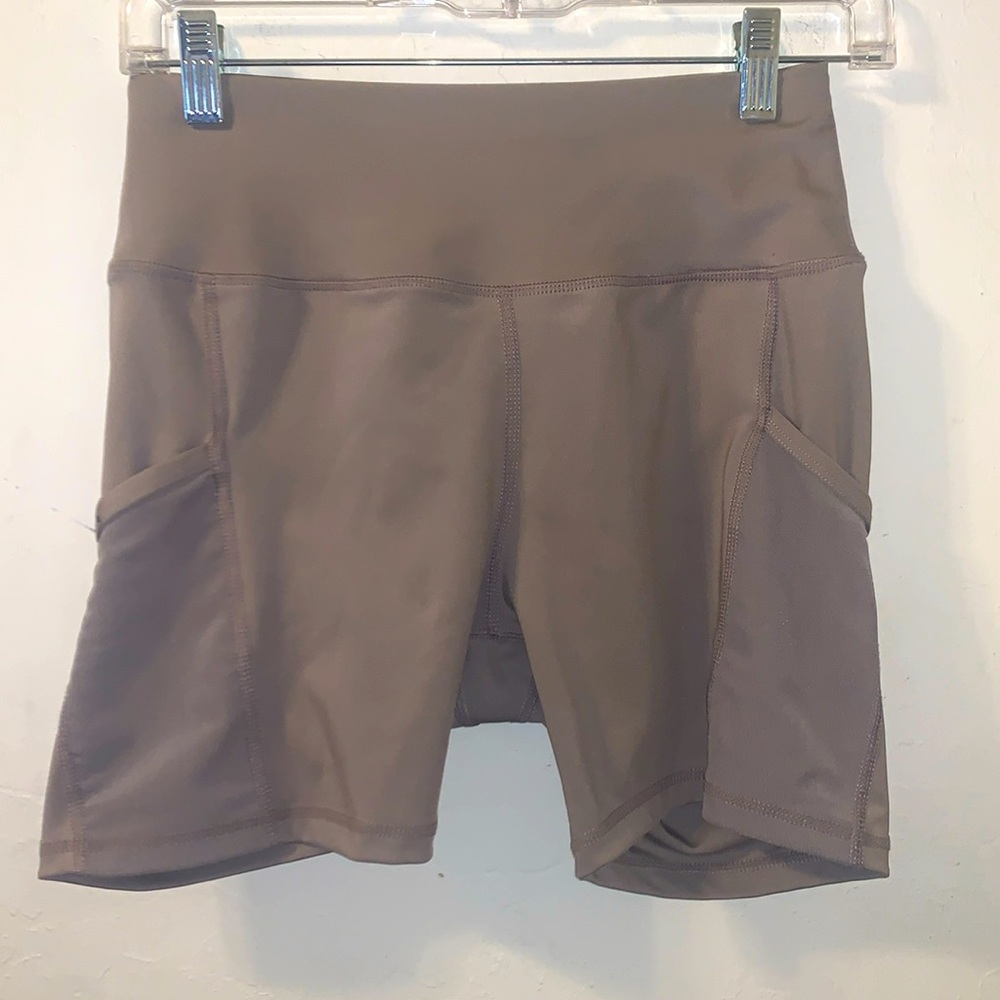 Woman's Aeropostale A87 SPORT Tan/Gray Workout Stretch Biker Shorts- Medium
